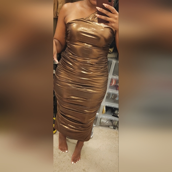 Shoulder Ruched Dress - Picture 2 of 2